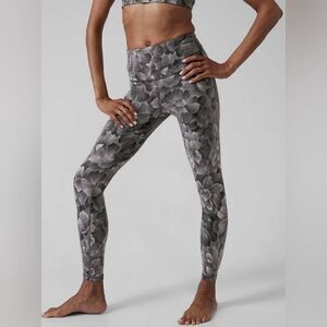 ATHLETA Elation Textured Leggings Bland and White Flora sz M